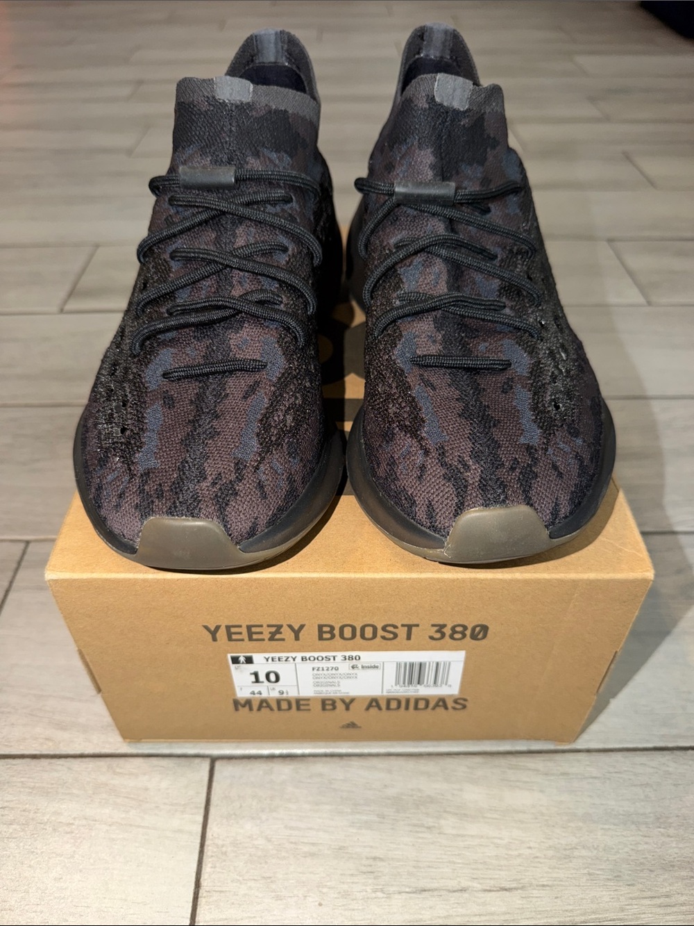 Yeezy Boost 380 Onyx/Onyx/Onyx Sz 10 (EUC)